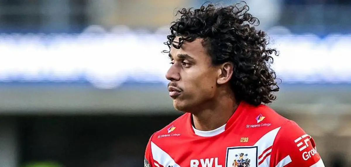 Tristan Sailor Stays with St Helens