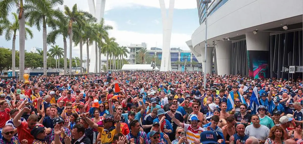 Scottish Fans Bring Sunshine to Miami