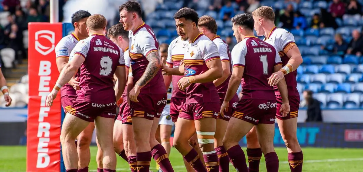 Giants Throw Open the Gates for Key Match